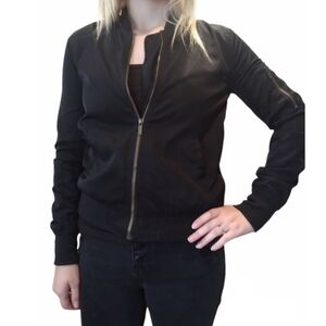 Sleek black bomber jacket with pockets